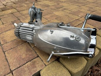 motor Jawa 550 - 8