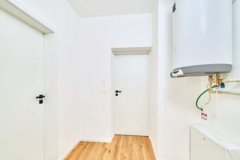 Moderní byt 1+kk s balkonem, parkovacím stáním a zahradou, l - 8