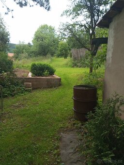Rodinný dům s velkou 6340 m2 oplocenou zahradou - 8