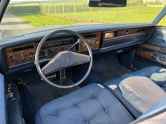 Oldsmobile Ninety-Eight Regency Coupe - 8