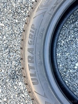Zánovní zimní pneu Goodyear 215/55/18 super vzorek 8,5mm za - 8