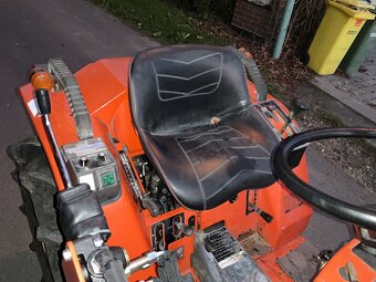 Malotraktor Kubota B-40 s nakladačem - 8