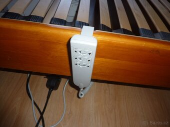 Dřevěná manželská postel 180 x 200 cm - 8