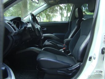 Mitsubishi Outlander 2.0i MIVEC - 8