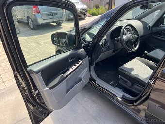 SUZUKI SX4 1.6i 88KW 1.MAJITEL 35000KM NAVIG.TAŽNÉ VYHŘ.SED. - 8