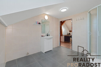 Prodej rodinného domu 4+1 v Hraběticích v okrese Znojmo - 8