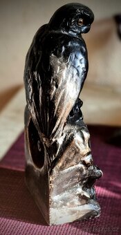Patinovaná soška dravce s hodinami 30cm - 8