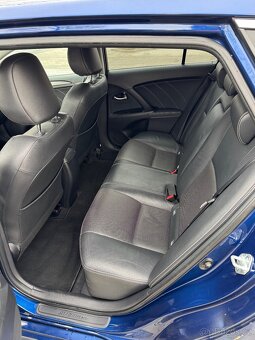 Avensis - 8
