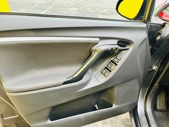TOYOTA VERSO 1.6 D4D STYLE VYHŘEV SEDADEL - 8