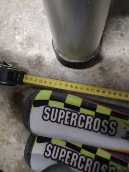 Lyže dětské,hůlky,lyžáky a helmy - 8