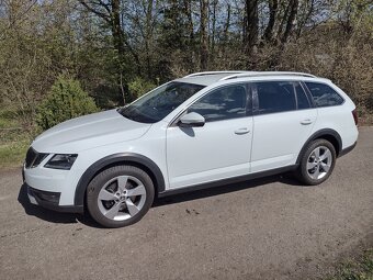 Škoda Octavia Scout - 8