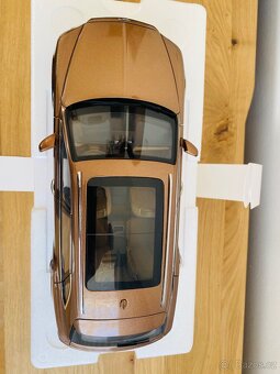 PRODÁNO Bentley Bentayga Kyosho 1:18 - 8