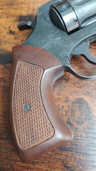 Flobert revolver KORA Brno 2.5" cal. 6mm - černý, dřevo - 8