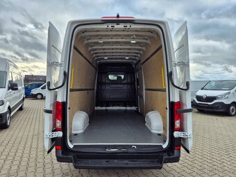 Volkswagen Crafter 2019 L3H2 2.0TDi/140hp DPH - 8