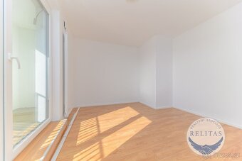 Pronájem bytu 2+kk/B + GS, 53,2 m², u stanice metra Opatov - 8