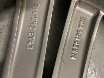 Orig zimni alu VW Tiguan II Sebring r18 + Pirelli 235/55r18 - 8