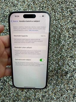 IPhone 14 Pro - baterie 100% - 8