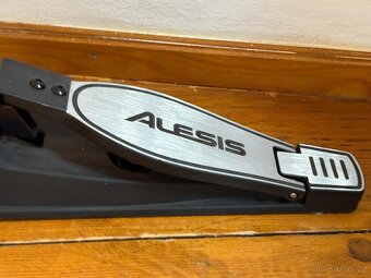 Alesis Nitro Mesh Kit Bundle+Milenium DM-30 E-Drum Monitor - 8