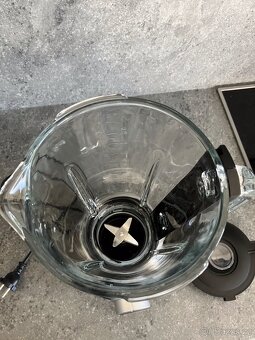 Stolní mixér, téměř nový - 8