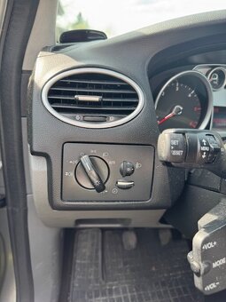 Osobní automobil Ford FOCUS - 8