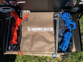 Rhino Rack markýza sunseeker s boční stěnou - 8