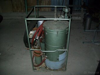 PRODÁM   vojenskou  polní  sprchovací  soupravu  : - 8