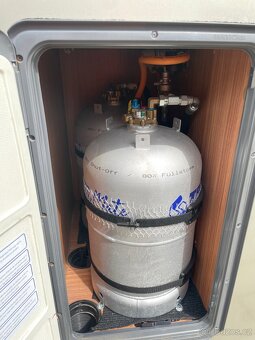 Obytné auto Burstner Ixeo it710 polointegral - 8