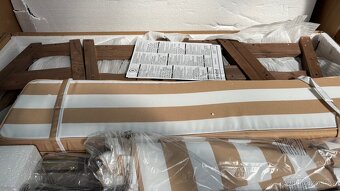 Dětský zahradní piknik stůl s lavičkami a slunečníkem - 8