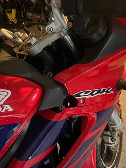 Honda cbr 125r - 8