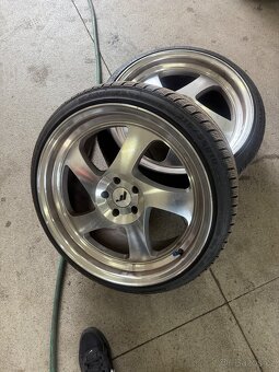 Japan kola 215/35 R18 - 8