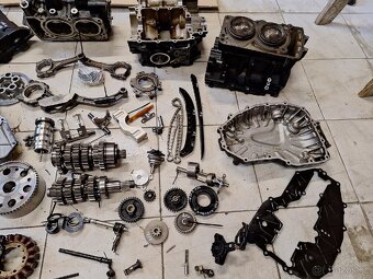 Díly motoru Suzuki Burgman 650 k5 - 8