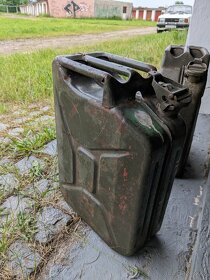 Vojenské plechové 20l kanystry - 8
