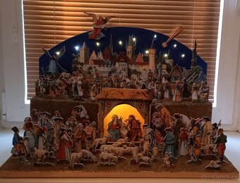 Mikoláš Aleš - ručně vyřezávaný osvětlený betlém - 8