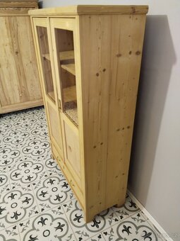 Stará skříň, skříňka, knihovna po renovaci - 8
