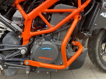 Ktm Duke 390 rok 2023 pouze 1990 km - 8