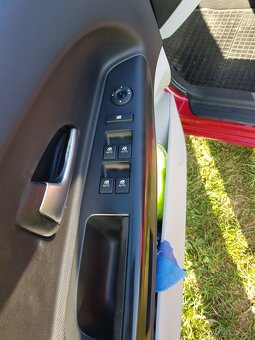 Kia ceed 1.4 80 KW  11/2008 - 8