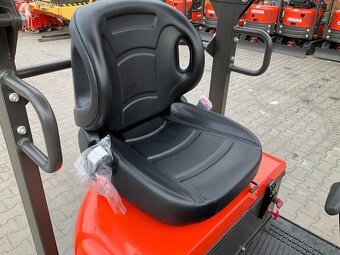 Bagr 1100 kg, diesel jednoválec CR11OH - mimoosý - 8