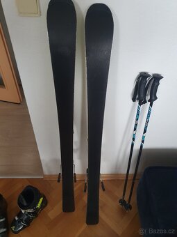 Prodám lyže 130,lyžáky 24,5,hůlky 100. - 8