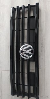 VW Touareg III Touareg 3 RLine maska chladic cierna 760 - 8