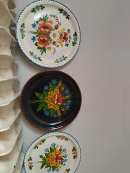 Keramické zvonečky, dřevěné okrasné talíře,ručně malované - 8