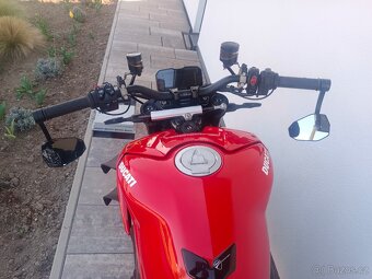 DUCATI STREETFIGHTER V4 - 8