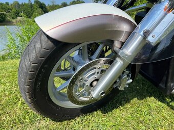 Suzuki Intruder C 1800 R - 8