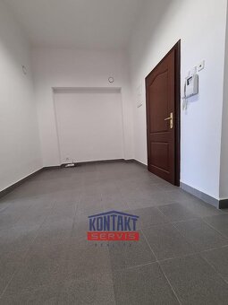 Pronájem bytu 3+1 přímo na náměstí Přemysla Otakara II, v Če - 8