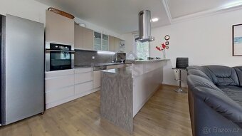 Prodej vícegeneračního domu 5+kk (207 m²) na pozemku 1499 m2 - 8