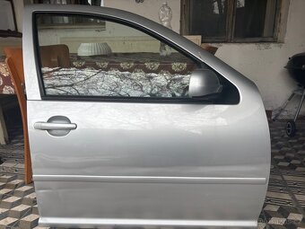 Práva strana dveri - 8