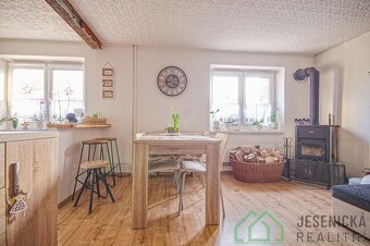 Prodej rodinného domu se zahradou + garáží a stavební parcel - 8