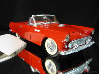 Ford Thunderbird 1956 Revell 1/18 - 8