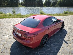 Alfa Romeo Giulia Veloce Ti - 8
