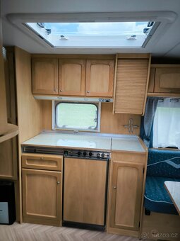 Rodinný karavan Burstner Ventana 530 tk - palandy - 8