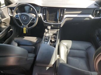 2020 Volvo S60 T5 Momentum 2.0L FWD - 8